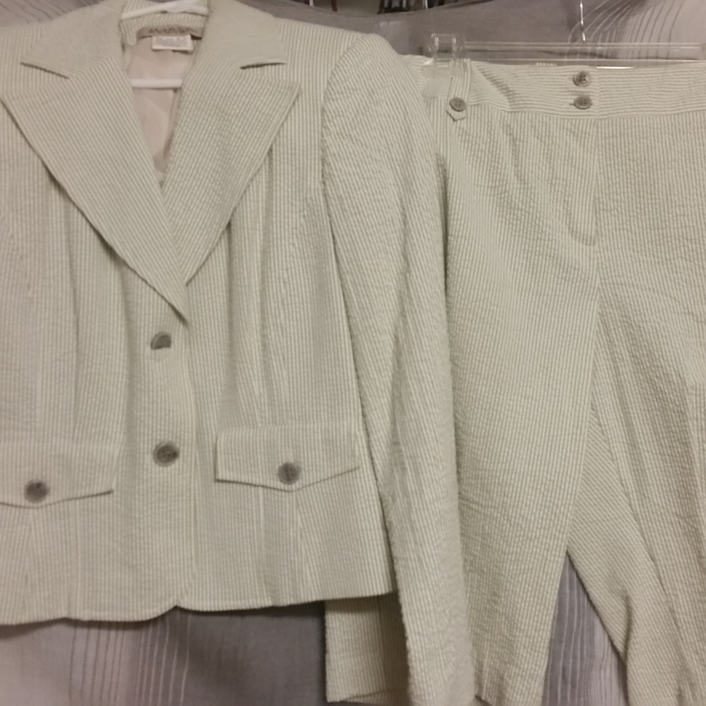 Harve' Bernard Mint Green & Cream Seersucker suit
